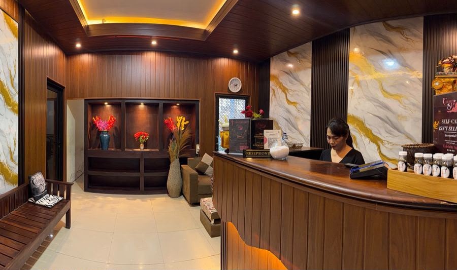 Meja resepsionis Celebrity Spa